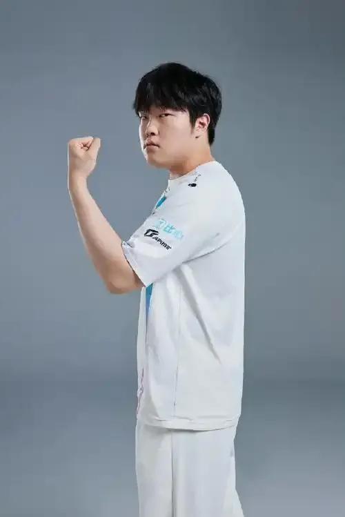 包含Rookie连续五场比赛得分超过势不可挡，C9挑战极限！的词条