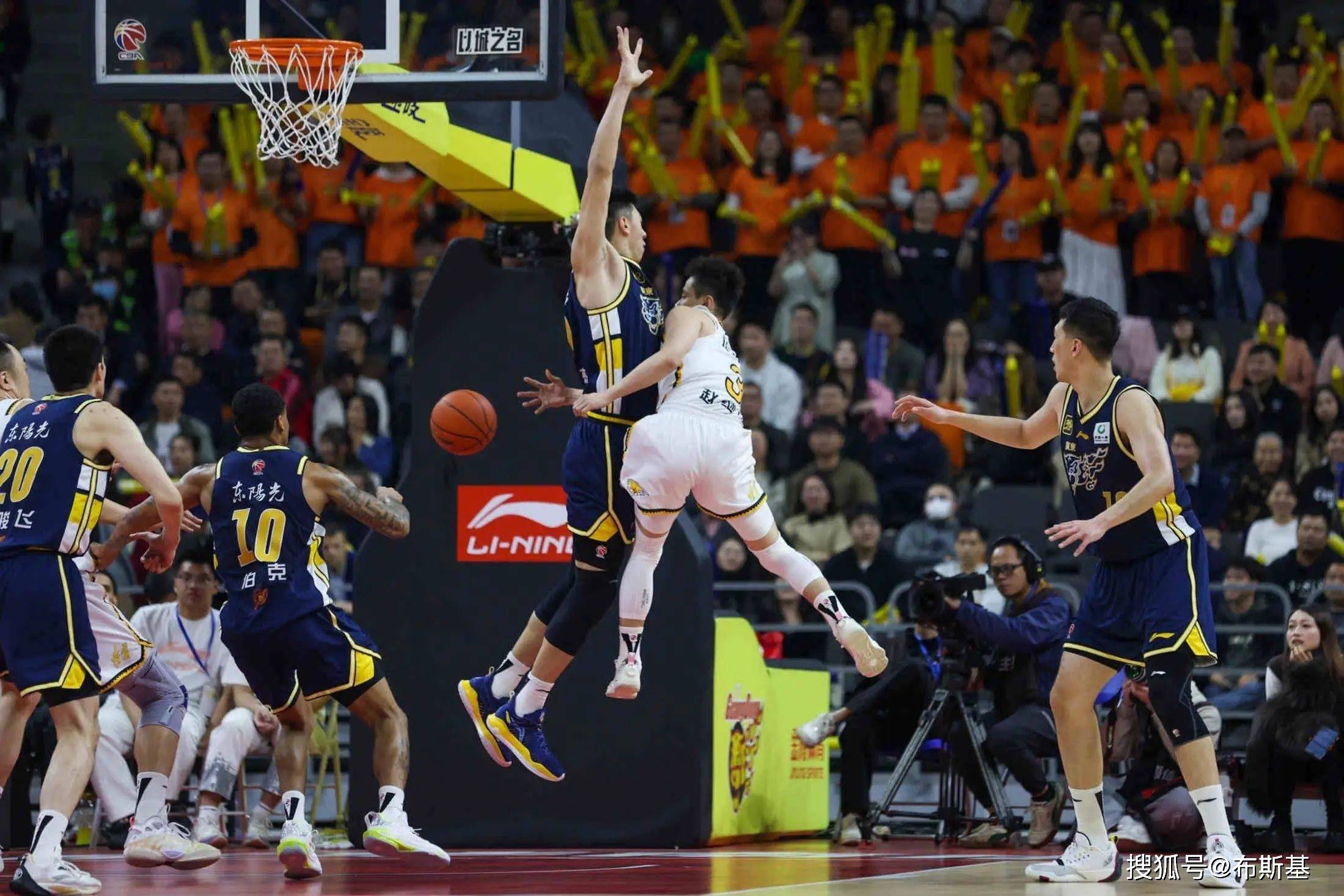 孟菲斯灰熊发布备战花絮，国际比赛日队长鼓劲，CBA季后赛任务艰巨，年轻球员得到机会的简单介绍