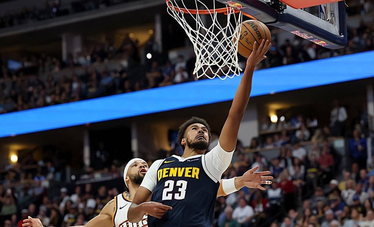 包含今晨印第安纳步行者备战NBA常规赛，状态回暖细节曝光，气氛紧张，训练强度明显提升的词条