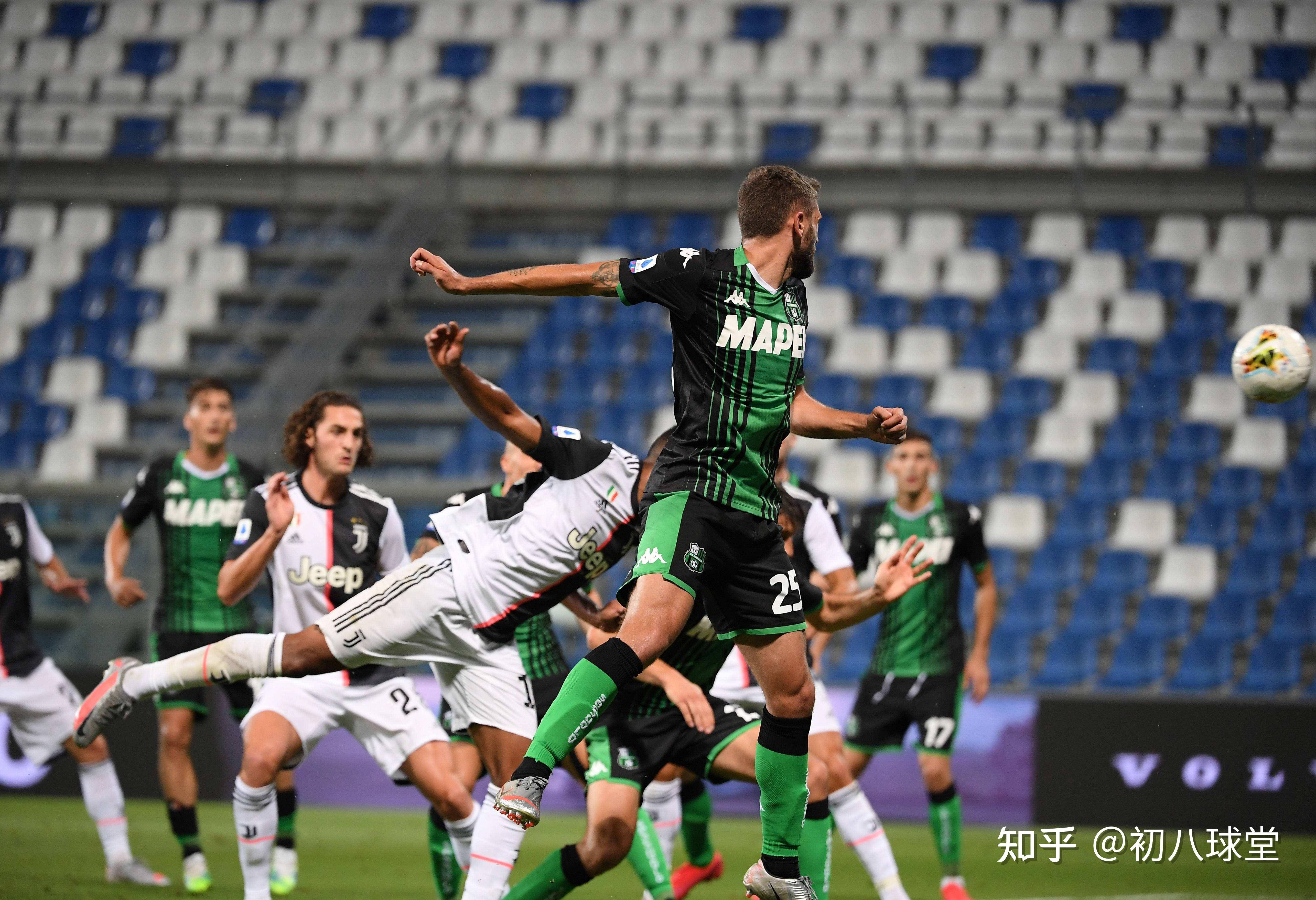 包含门兴格拉德巴赫训练开放日，转会期防线松动引欢呼，意甲在即，资深球员宣示担当的词条