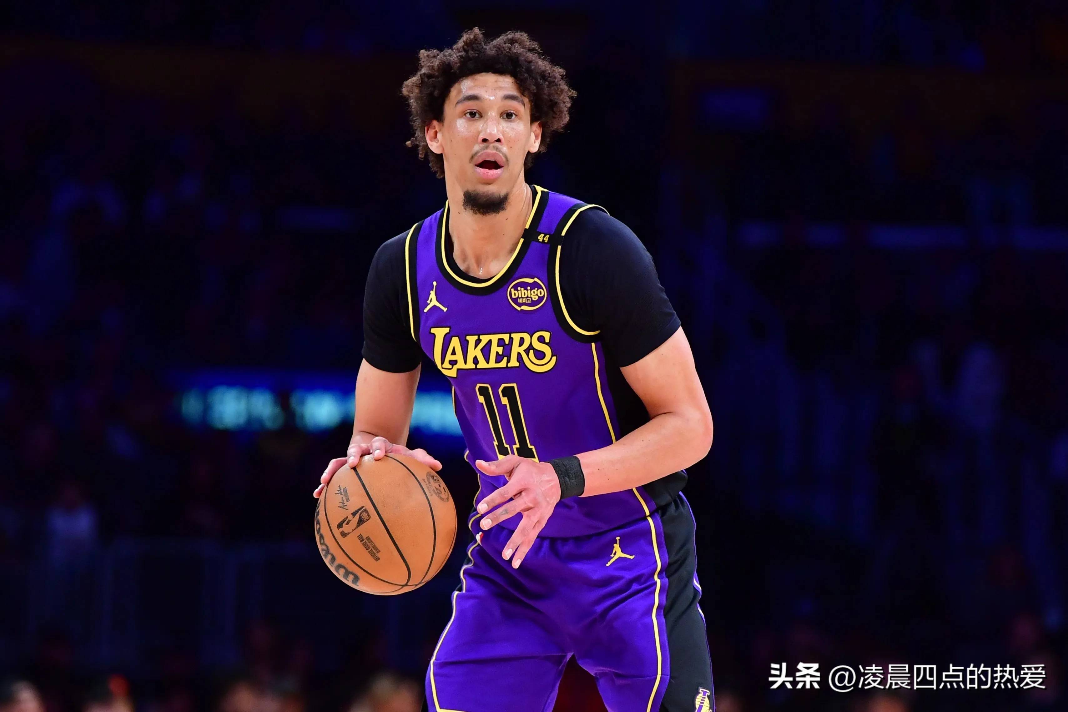 包含洛杉矶湖人训练开放日，清晨官宣签约引欢呼，中超在即，训练强度明显提升的词条