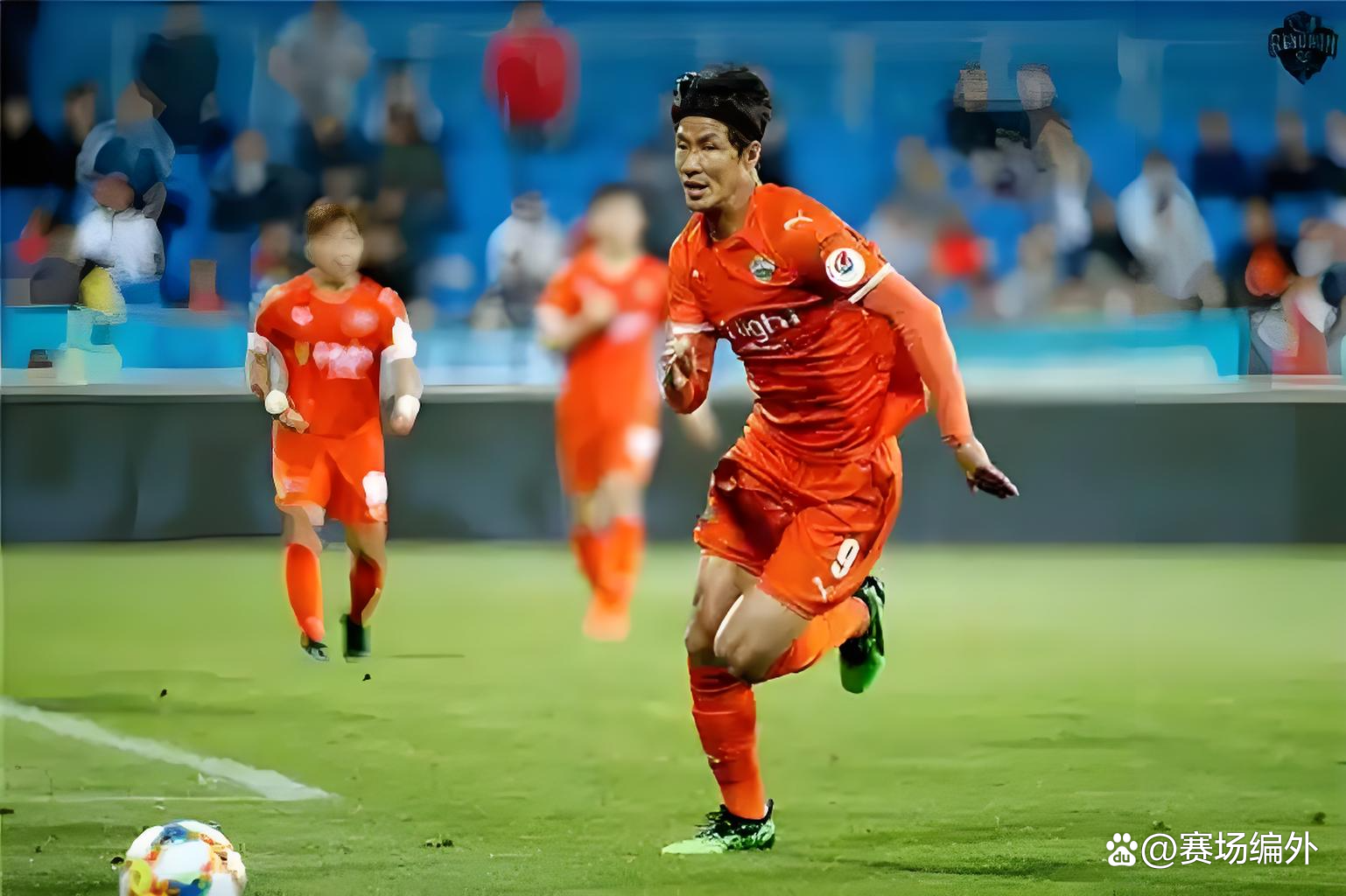 包含亚冠赛程吃紧；上海申花窗口期队长鼓劲；目标明确；训练强度明显提升的词条