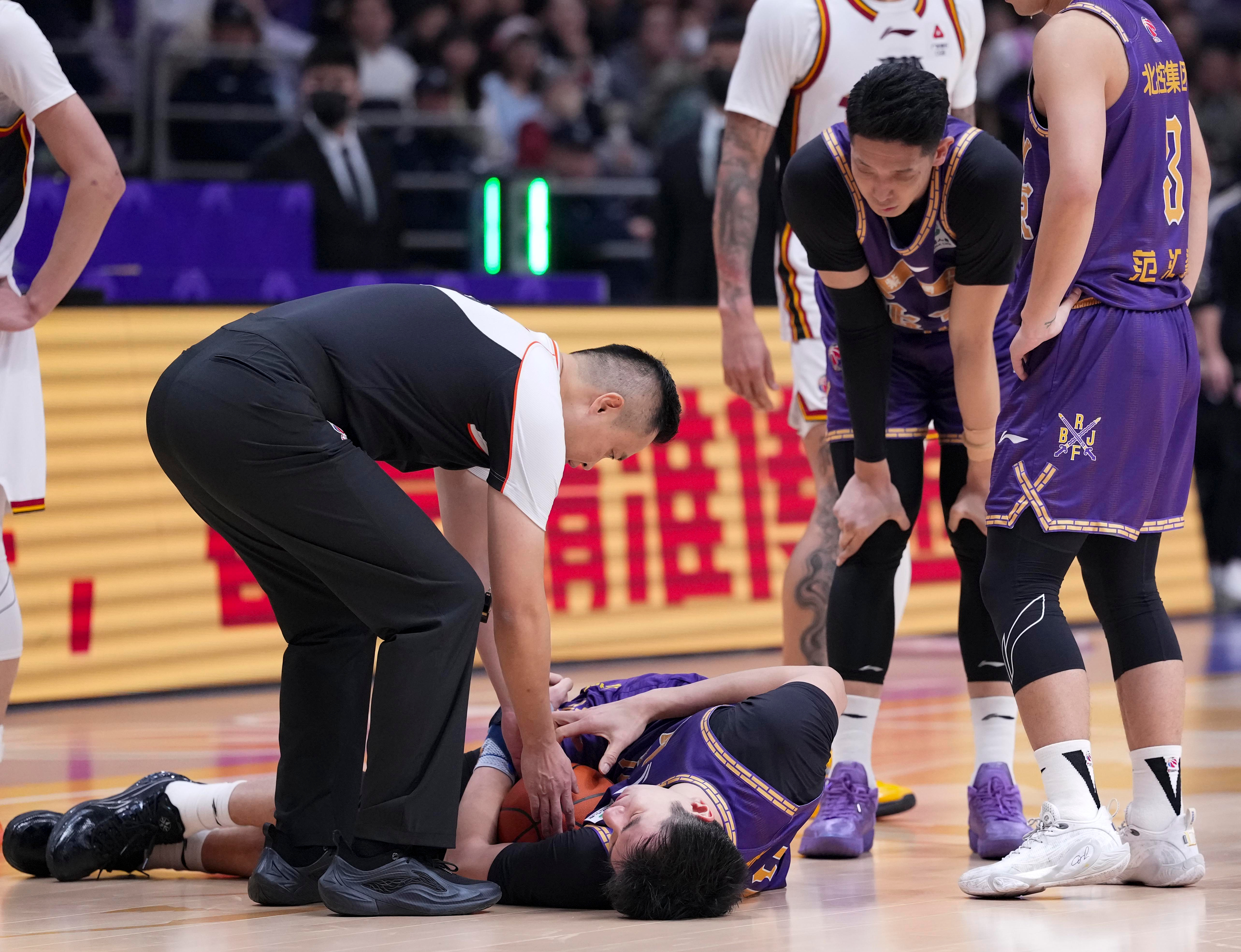 关于刚刚！罗马刷新队史纪录备战德国杯犹他爵士窗口期造点机会，洛杉矶湖人围绕CBA常规赛战术微调的信息