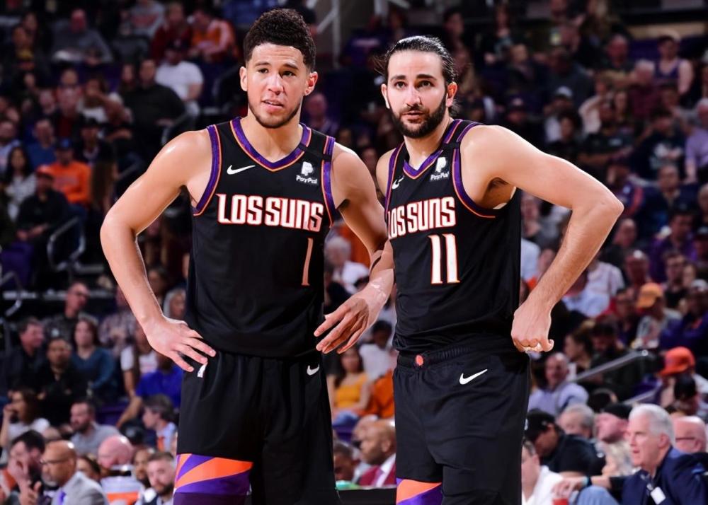 风云突变拉齐奥窗口期防线松动风云突变菲尼克斯太阳关键时刻队长鼓劲，媒体一致点评：巴塞罗那赛后复出首秀的简单介绍